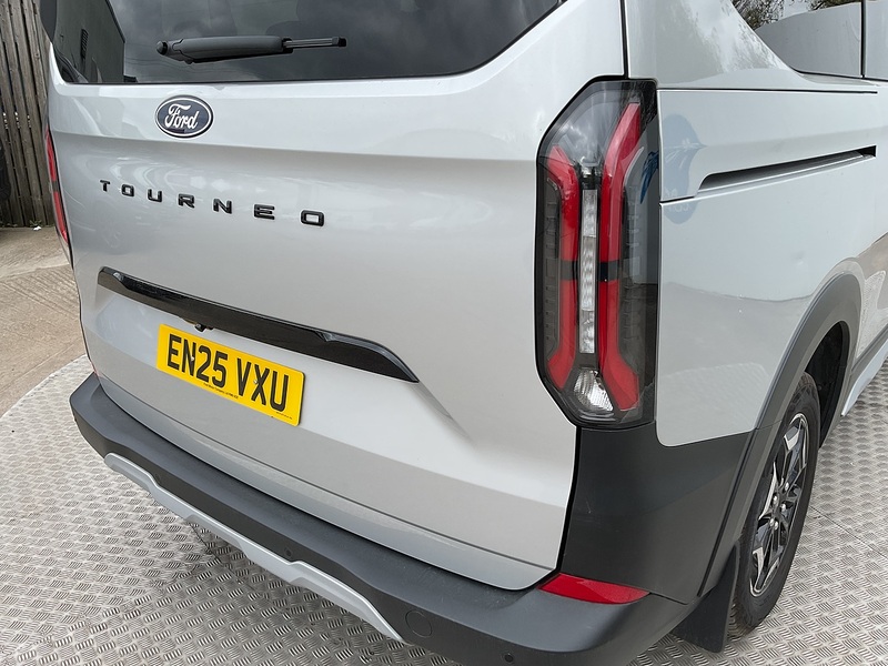 Ford 320 EcoBlue Active 8 Seater Euro 6 **NO VAT**