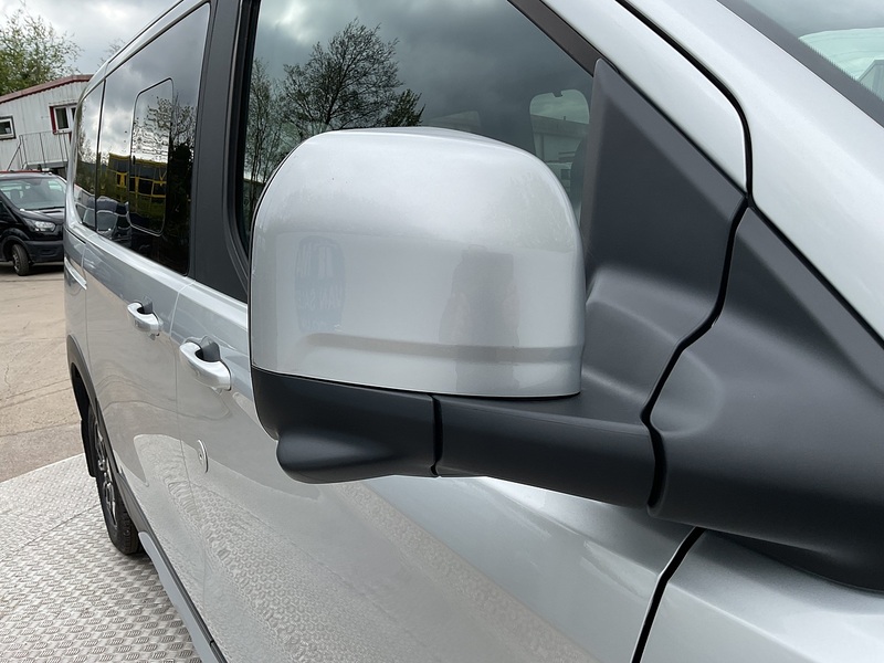 Ford 320 EcoBlue Active 8 Seater Euro 6 **NO VAT**