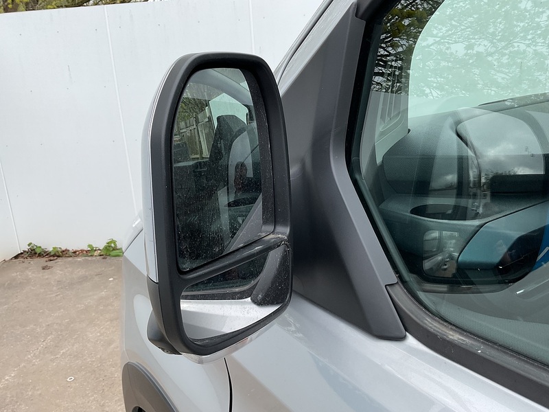 Ford 320 EcoBlue Active 8 Seater Euro 6 **NO VAT**