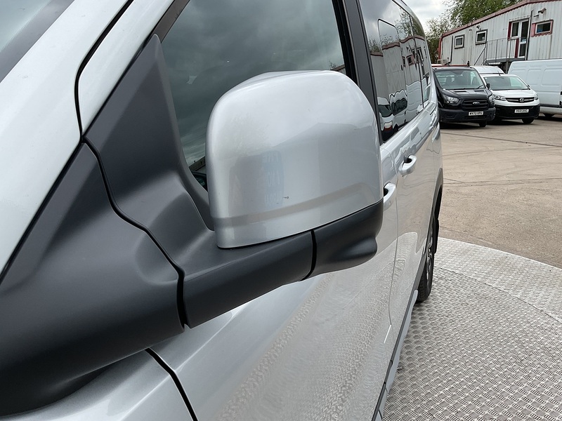 Ford 320 EcoBlue Active 8 Seater Euro 6 **NO VAT**