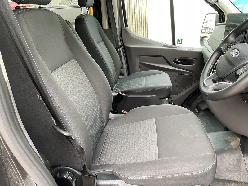 Ford 460 EcoBlue Limited 17 Seater 