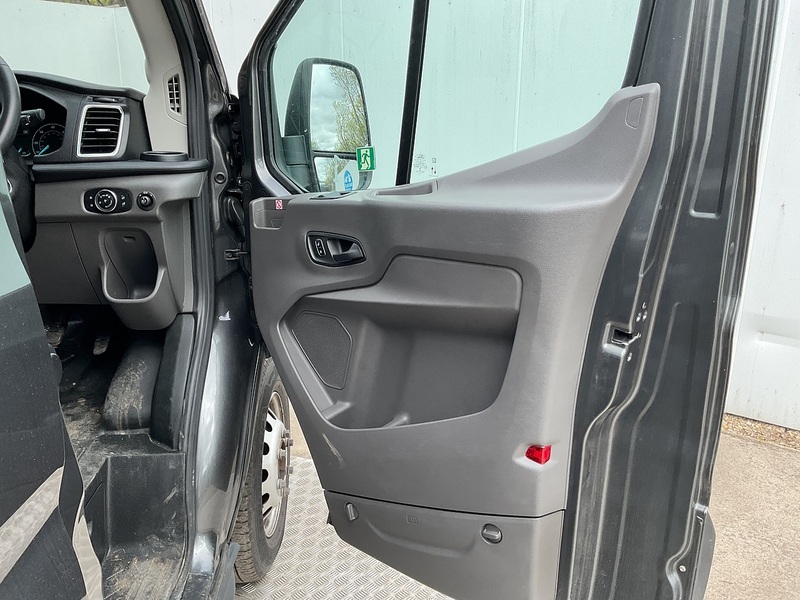 Ford 460 EcoBlue Limited 17 Seater 