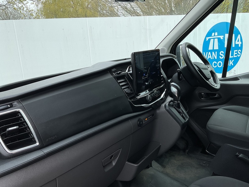 Ford 460 EcoBlue Limited 17 Seater 