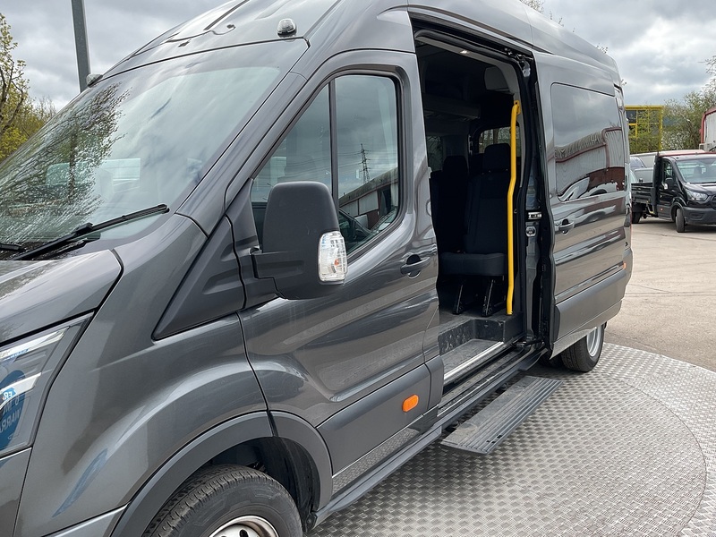 Ford 460 EcoBlue Limited 17 Seater 