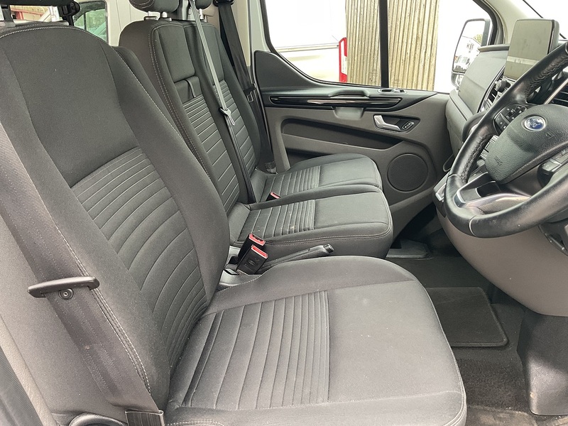 Ford 300 EcoBlue Limited Crewvan Euro 6 