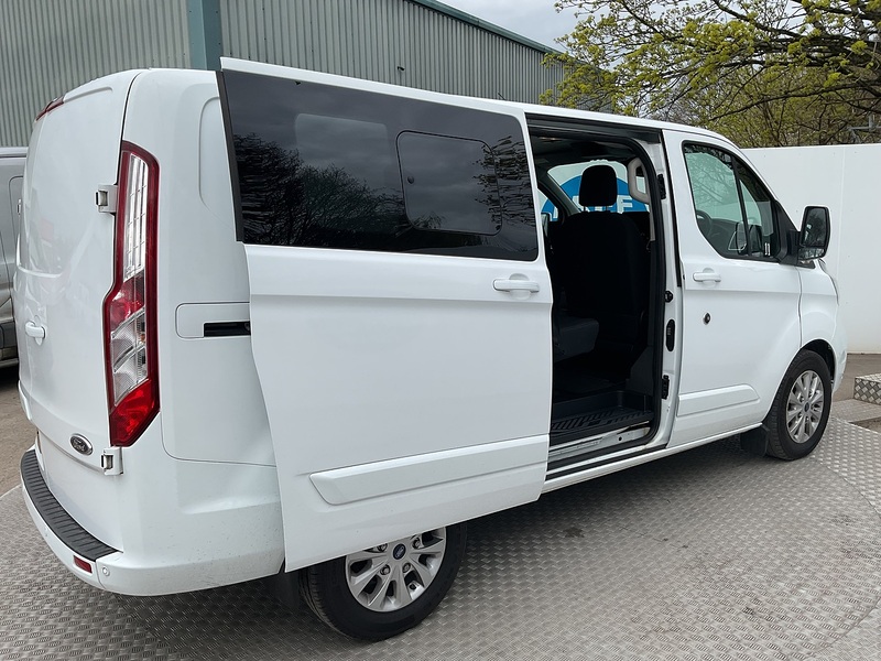 Ford 300 EcoBlue Limited Crewvan Euro 6 