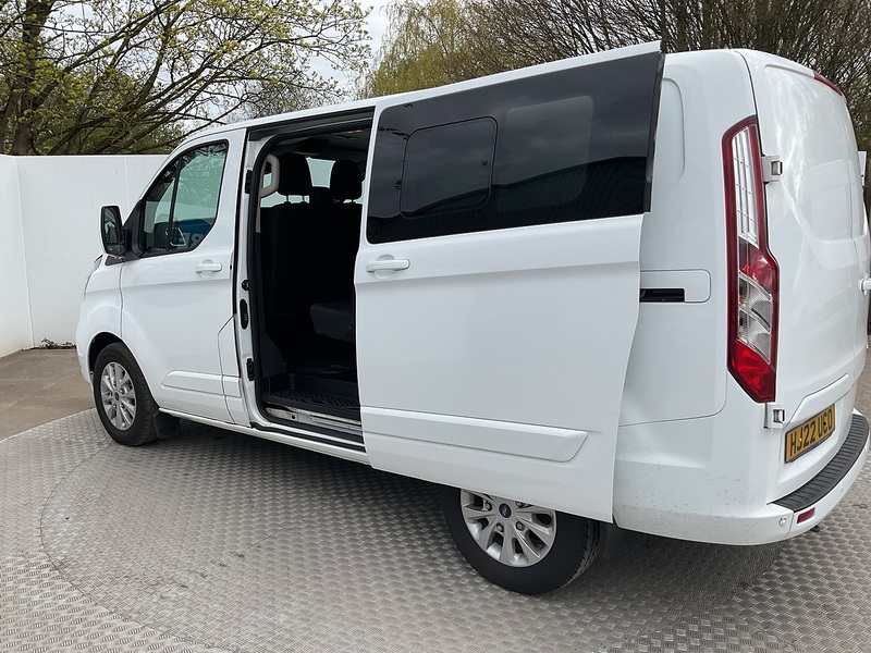 Ford 300 EcoBlue Limited Crewvan Euro 6 