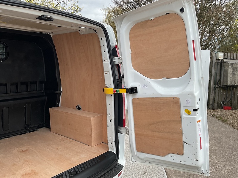 Ford 300 EcoBlue Limited Crewvan Euro 6 