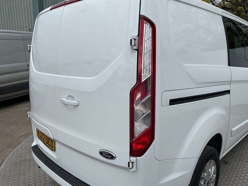 Ford 300 EcoBlue Limited Crewvan Euro 6 