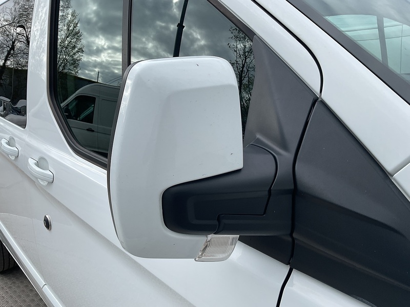 Ford 300 EcoBlue Limited Crewvan Euro 6 