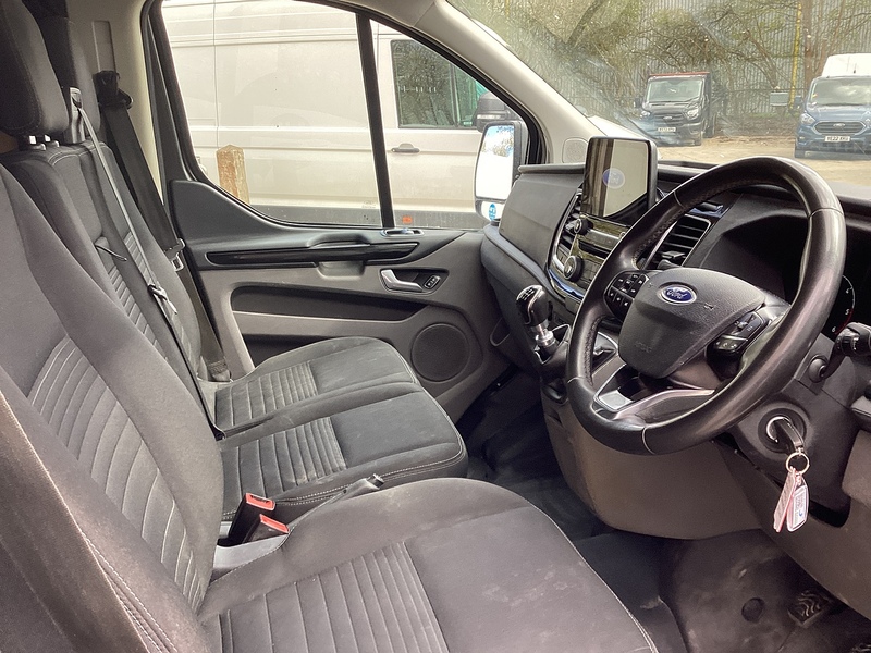 Ford 300 EcoBlue Limited LWB L/R A/C Euro 6