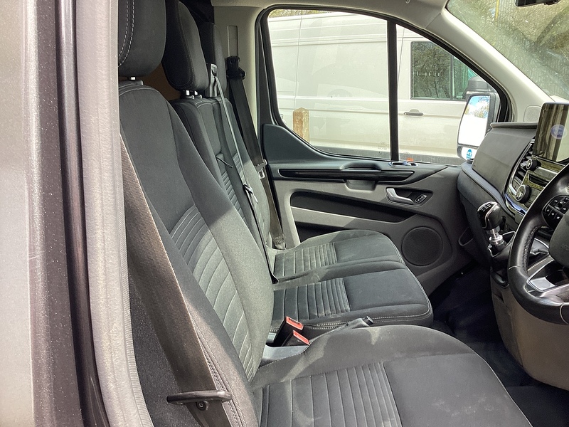 Ford 300 EcoBlue Limited LWB L/R A/C Euro 6