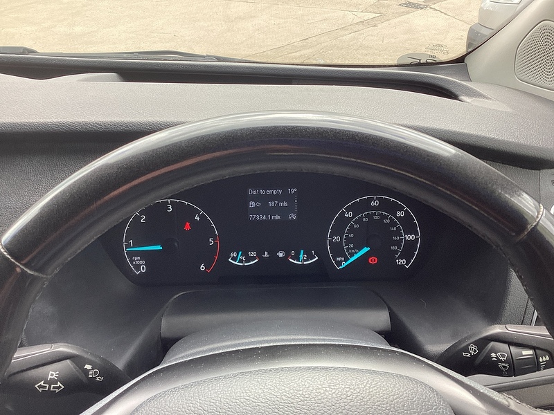 Ford 300 EcoBlue Limited LWB L/R A/C Euro 6