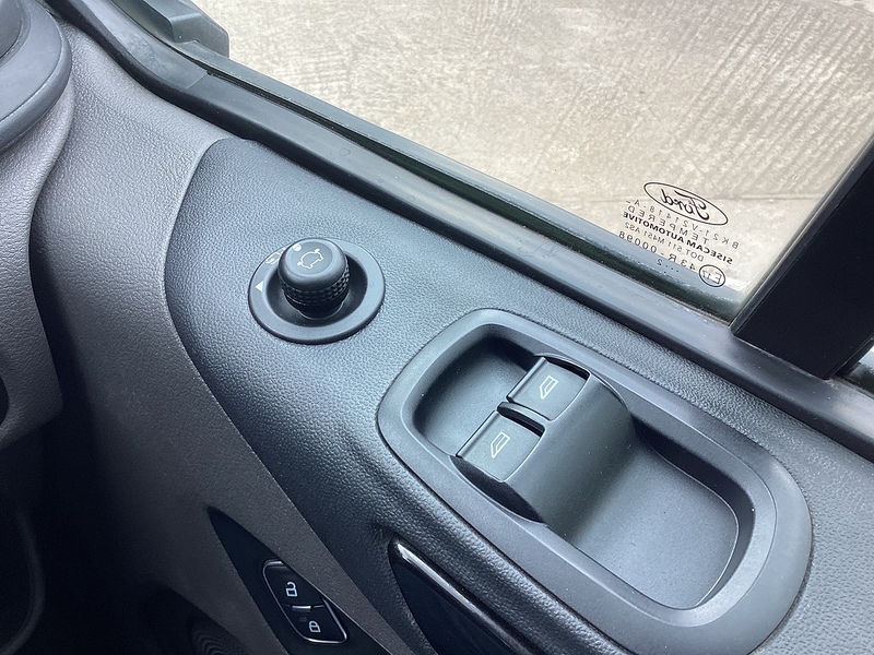 Ford 300 EcoBlue Limited LWB L/R A/C Euro 6