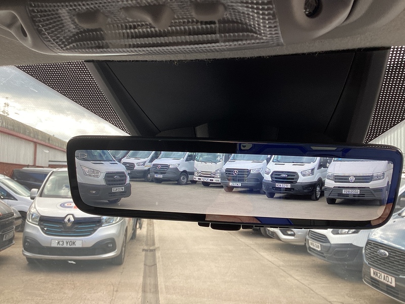 Ford 300 EcoBlue Limited LWB L/R A/C Euro 6