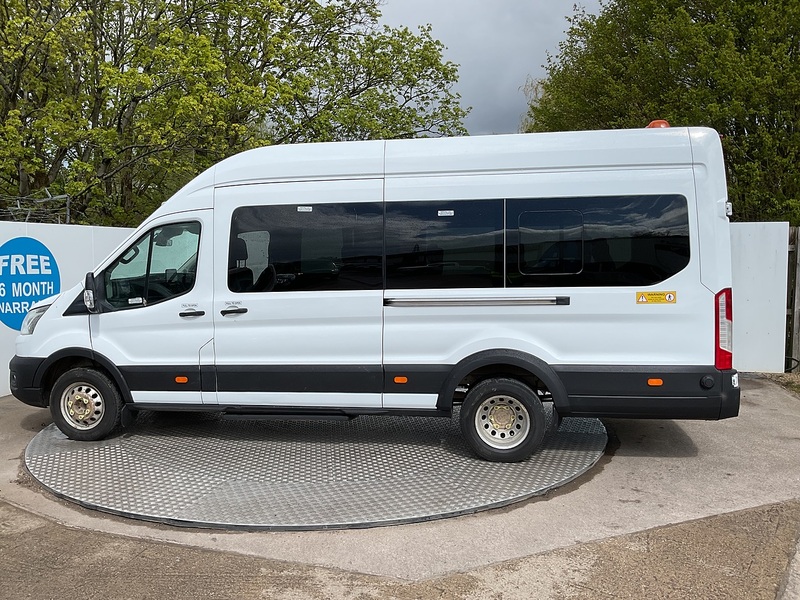 Ford 460 EcoBlue Trend 17 Seater