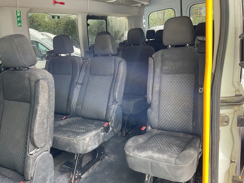 Ford 460 EcoBlue Trend 17 Seater