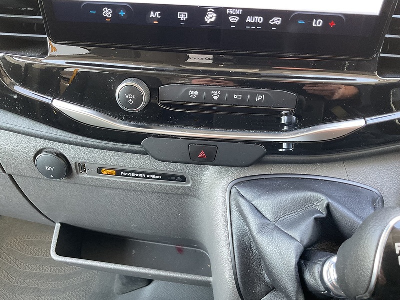 Ford 460 EcoBlue Trend 17 Seater