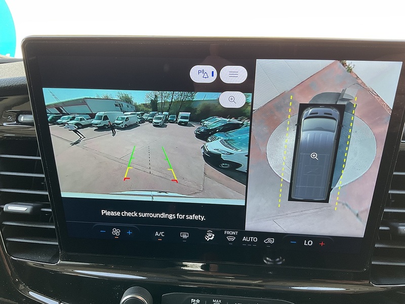 Ford 460 EcoBlue Trend 17 Seater