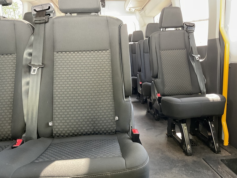 Ford 460 EcoBlue Trend 17 Seater