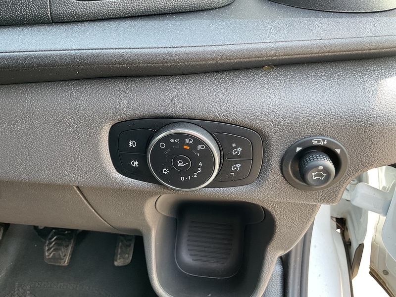 Ford 460 EcoBlue Trend 17 Seater