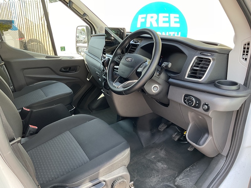 Ford 460 EcoBlue Trend 17 Seater