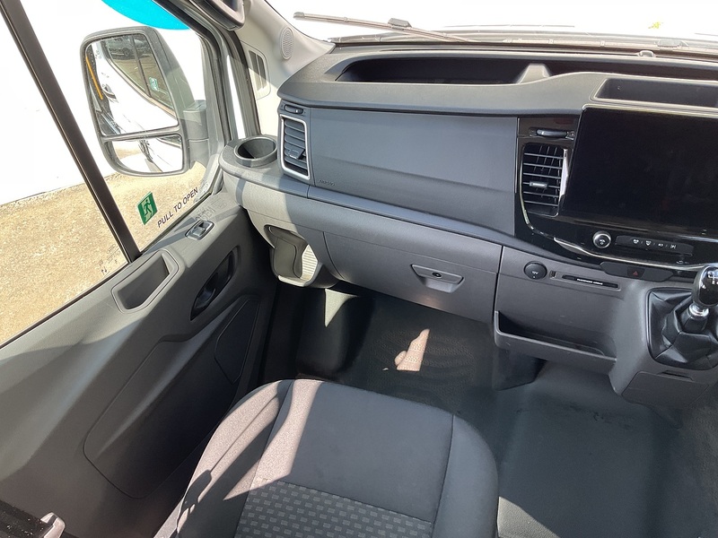 Ford 460 EcoBlue Trend 17 Seater