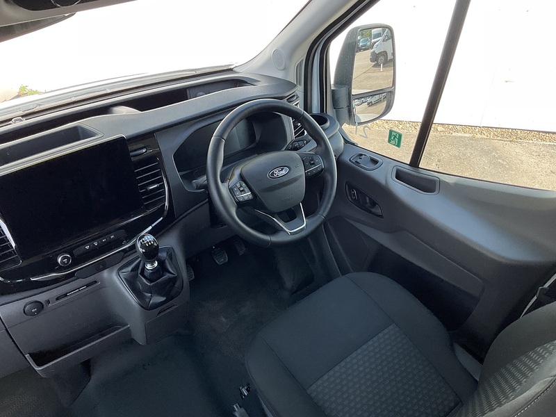 Ford 460 EcoBlue Trend 17 Seater