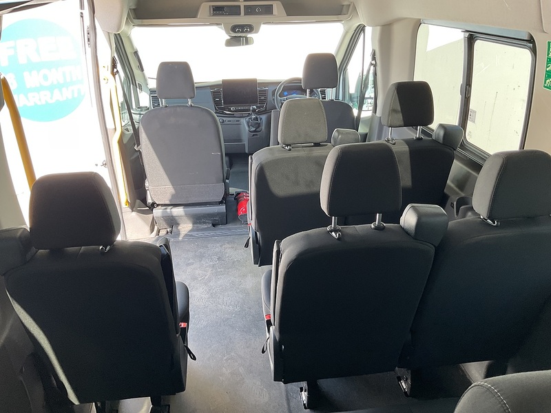 Ford 460 EcoBlue Trend 17 Seater