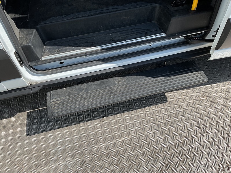 Ford 460 EcoBlue Trend 17 Seater