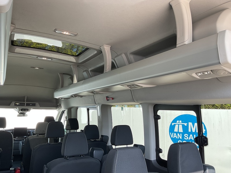 Ford 460 EcoBlue Trend 17 Seater