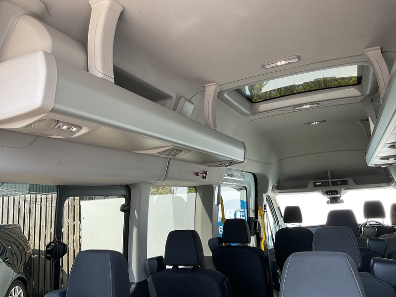 Ford 460 EcoBlue Trend 17 Seater