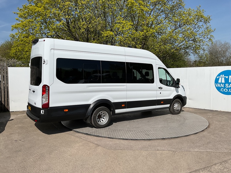 Ford 460 EcoBlue Trend 17 Seater