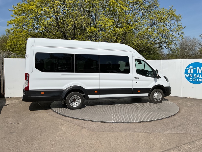 Ford 460 EcoBlue Trend 17 Seater