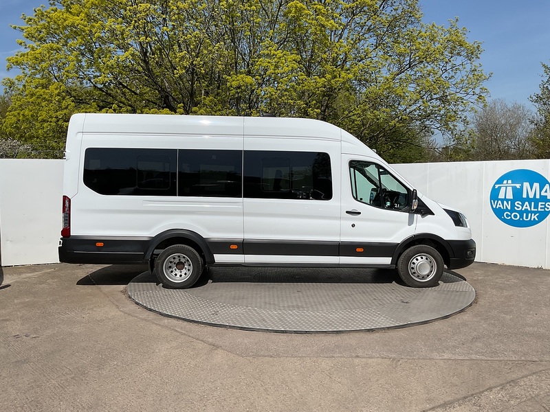 Ford 460 EcoBlue Trend 17 Seater