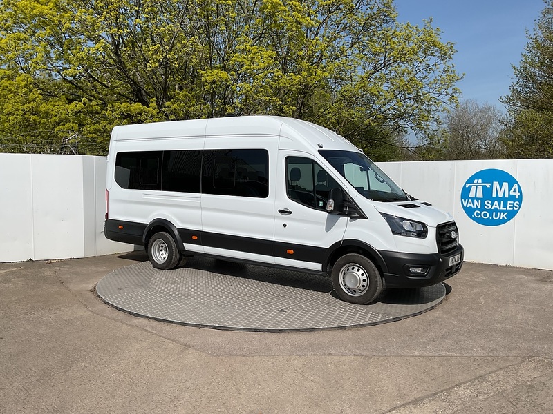 Ford 460 EcoBlue Trend 17 Seater
