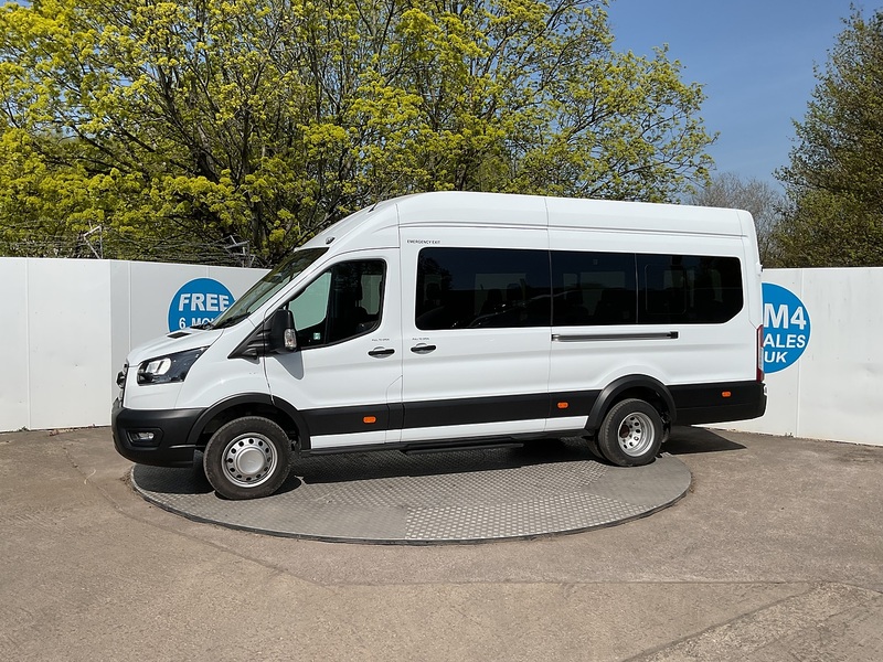 Ford 460 EcoBlue Trend 17 Seater