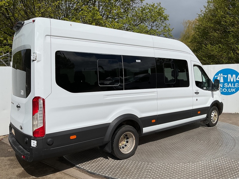 Ford 460 EcoBlue Trend 17 Seater
