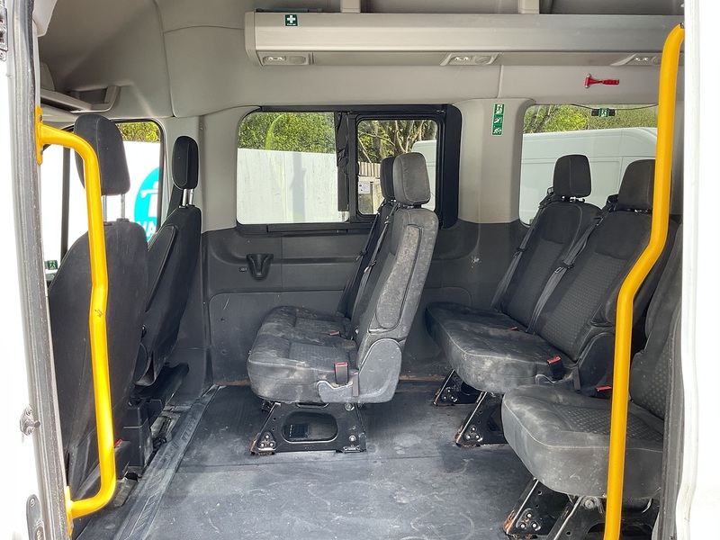 Ford 460 EcoBlue Trend 17 Seater