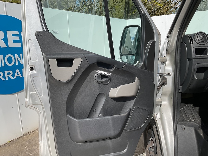 Renault 2.3 dCi 35 Business+ Panel Van 5dr Diesel Manual FWD LWB Medium Roof Euro 6 (130 ps)