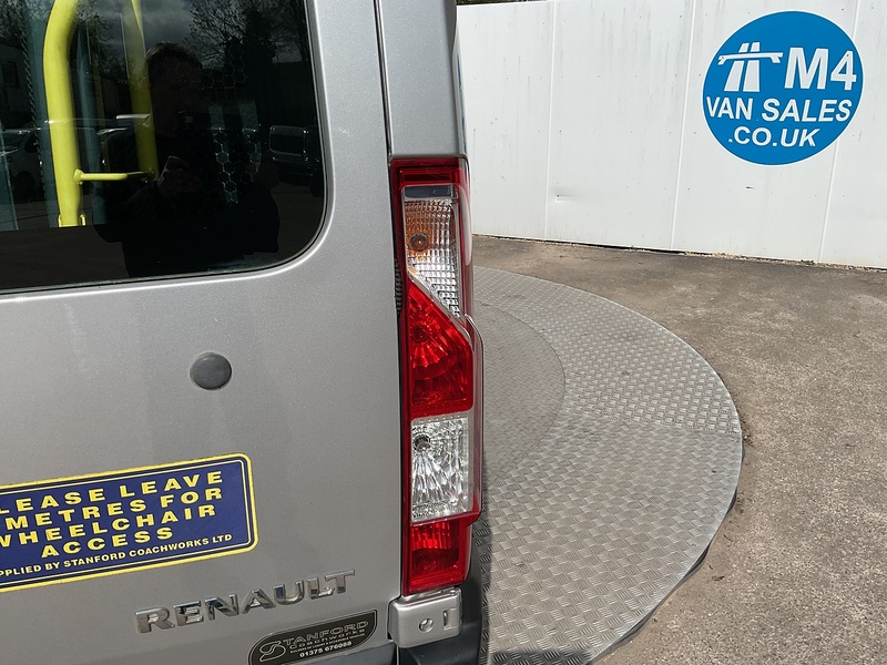 Renault 2.3 dCi 35 Business+ Panel Van 5dr Diesel Manual FWD LWB Medium Roof Euro 6 (130 ps)