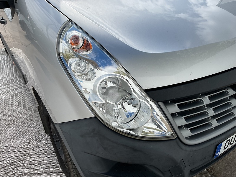 Renault 2.3 dCi 35 Business+ Panel Van 5dr Diesel Manual FWD LWB Medium Roof Euro 6 (130 ps)