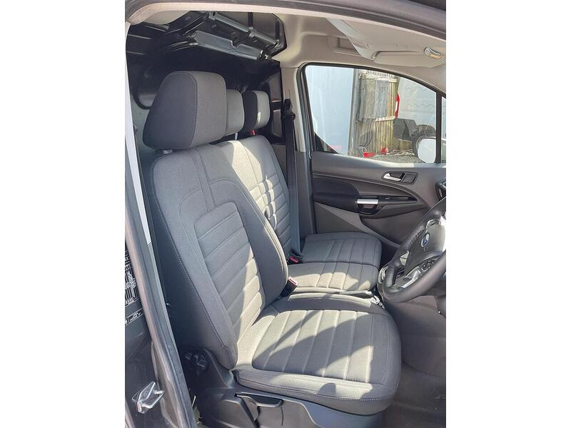 Ford 200 EcoBlue Limited SWB L/R Euro 6