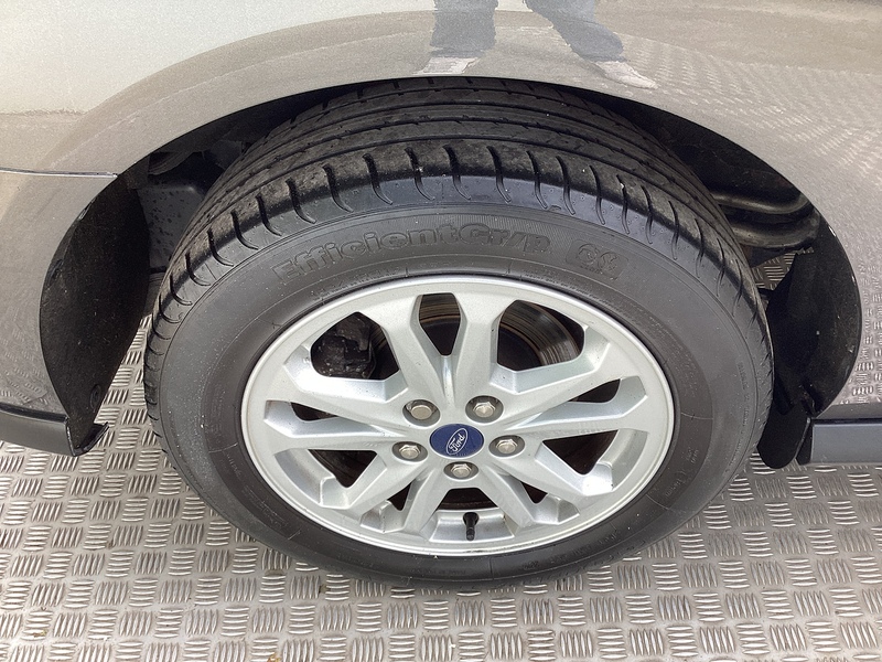 Ford 200 EcoBlue Limited SWB L/R Euro 6