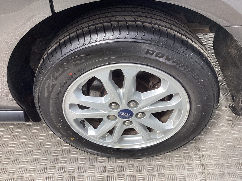 Ford 200 EcoBlue Limited SWB L/R Euro 6