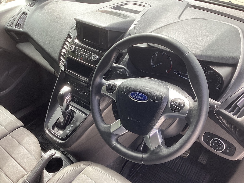 Ford 200 EcoBlue Limited SWB L/R Euro 6