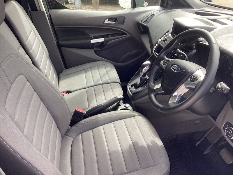Ford 200 EcoBlue Limited SWB L/R Euro 6
