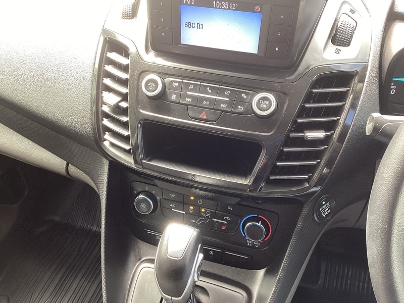 Ford 200 EcoBlue Limited SWB L/R Euro 6