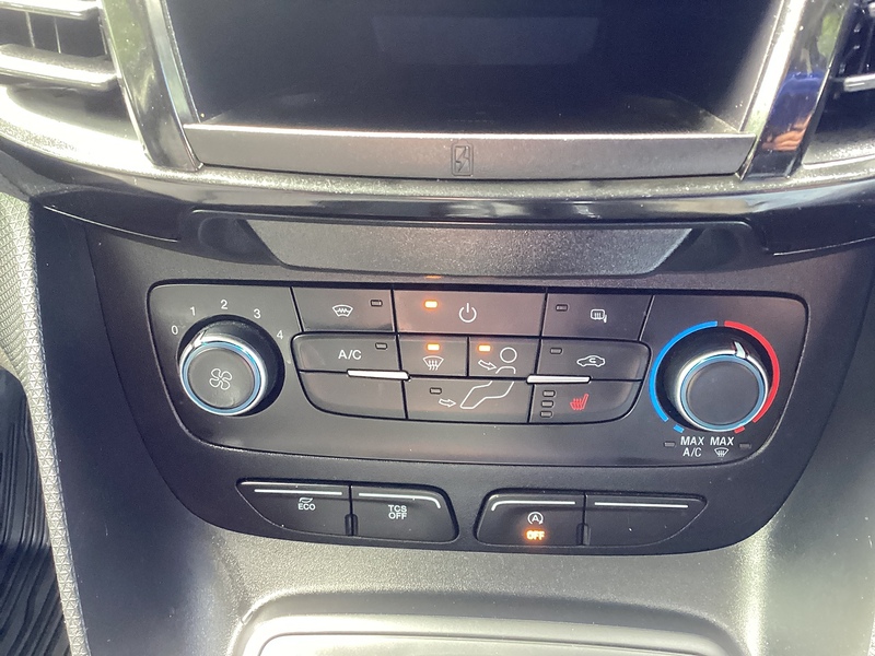 Ford 200 EcoBlue Limited SWB L/R Euro 6