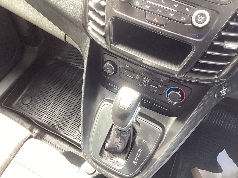 Ford 200 EcoBlue Limited SWB L/R Euro 6